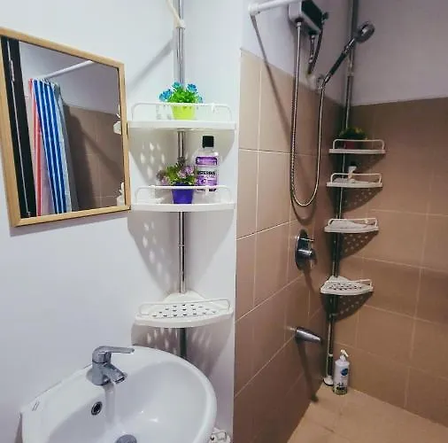 Affordable In Alabang Apartamento