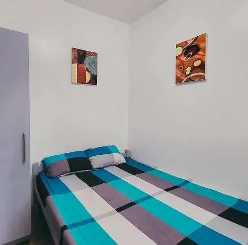 Affordable In Alabang Apartamento